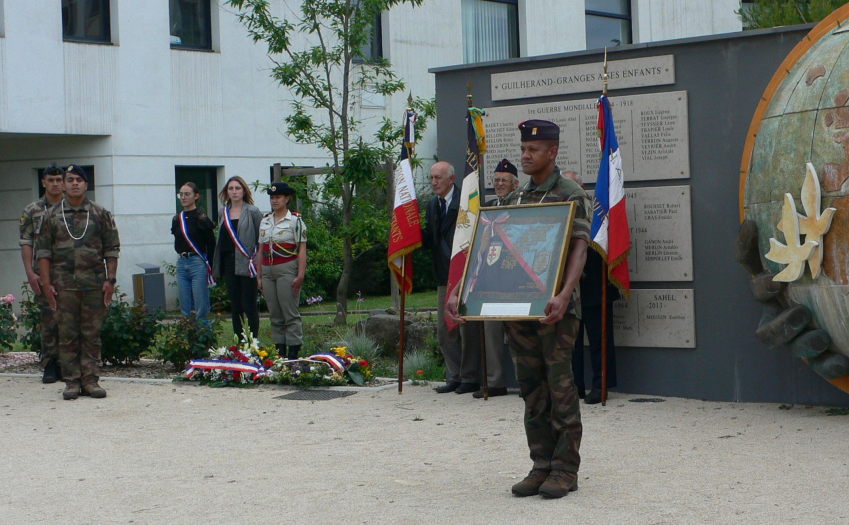 Le fanion du bataillon du Pacifique prêté pour l'occasion par le Service Historique de la Défense 